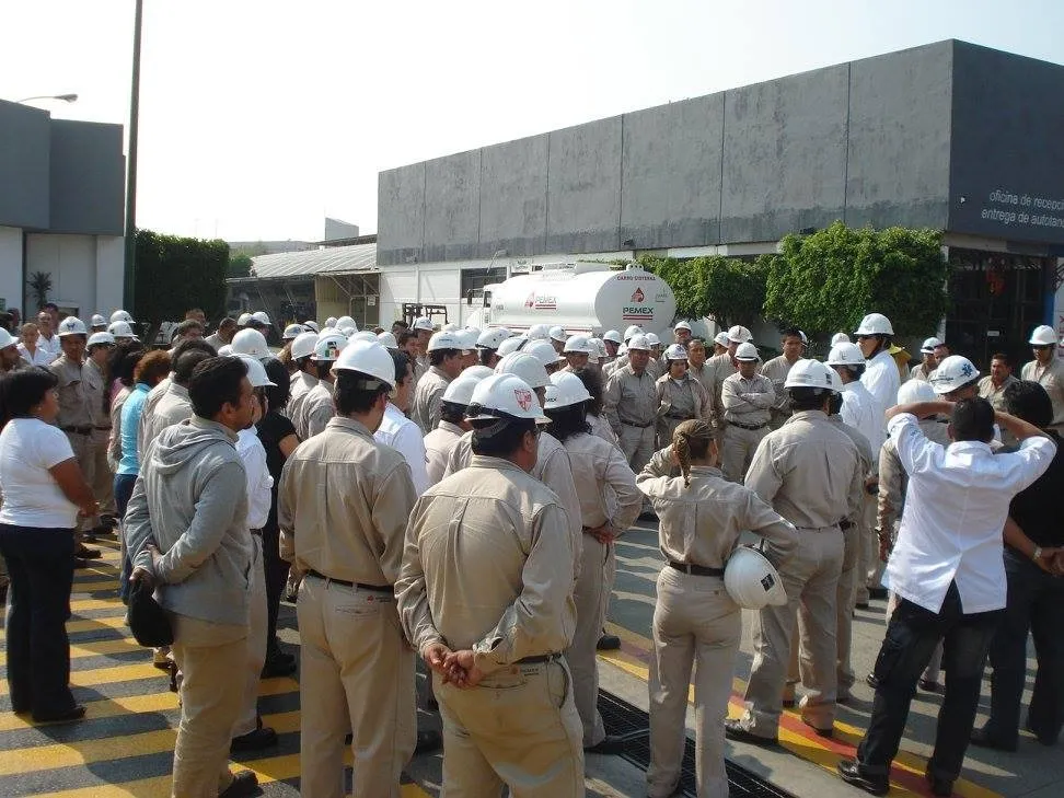 Brigada de emergencia en operación
